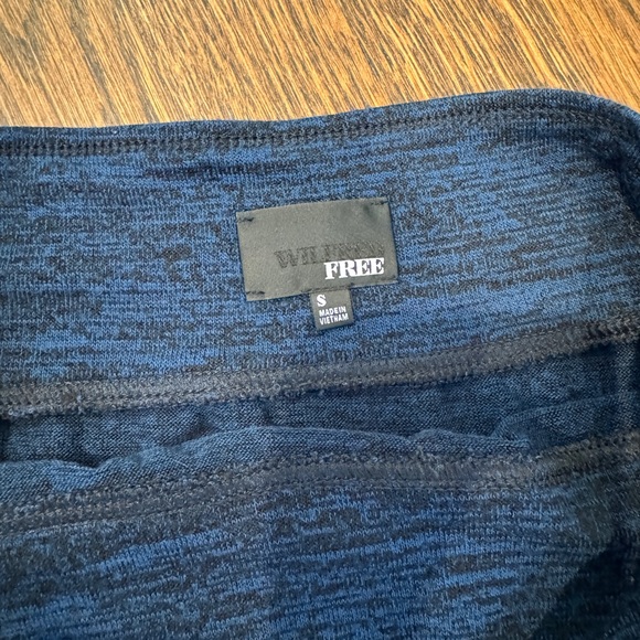 Aritzia Skirt - Picture 2 of 3